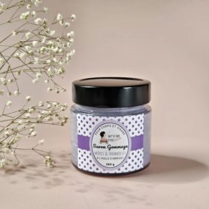 Savon gommant chantilly aux mûres et framboises – exfoliant visage et corps