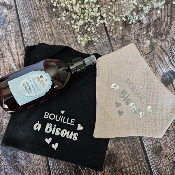 Coffret naissance Bouille à Bisous avec body noir et bavoir beige