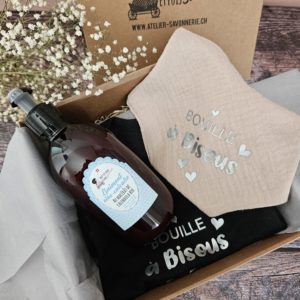 Coffret naissance Bouille à bisous avec body noir et bavette beige, liniment démaquillant 500 ml