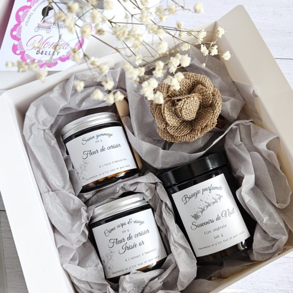 Coffret de Noël artisanal avec bougie, savon chantilly et crème irisée