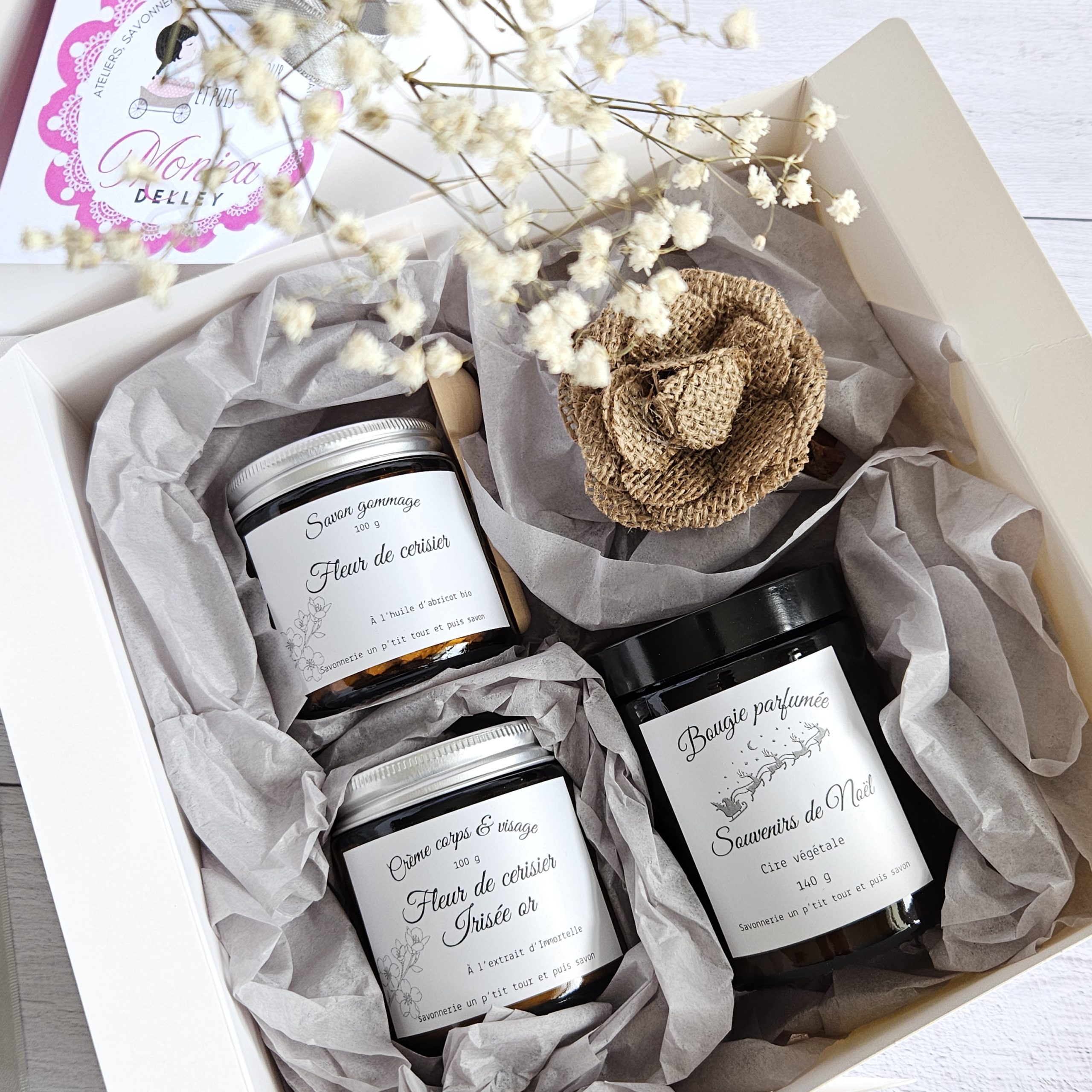Coffret de Noël artisanal avec bougie, savon chantilly et crème irisée