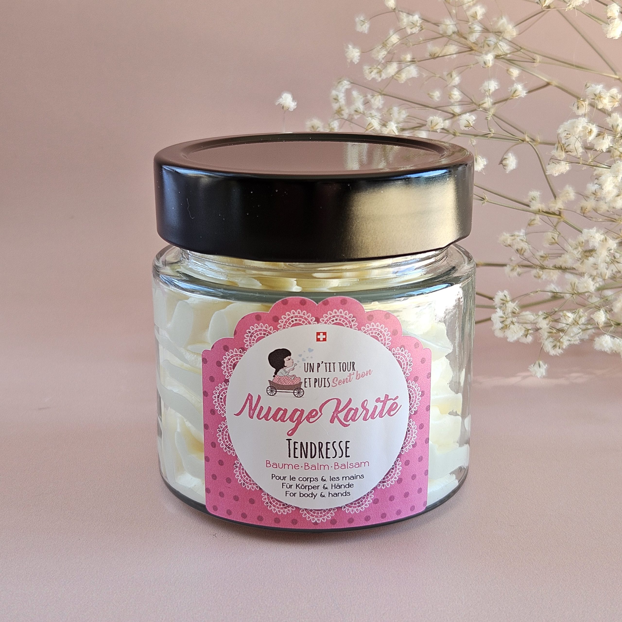 Baume chantilly Nuage de karité Tendresse 120 g – texture fouettée nourrissante au parfum musqué, poudré et floral, artisanal en Suisse